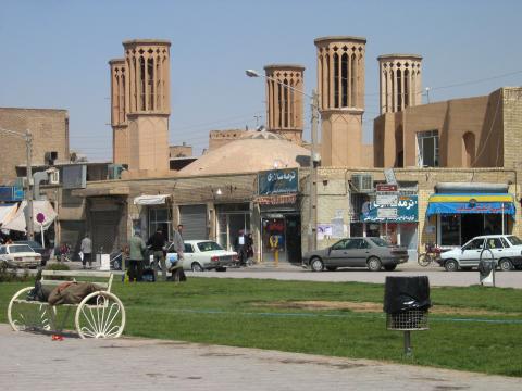 image Aljibe y torres de ventilación, Yazd, Irán