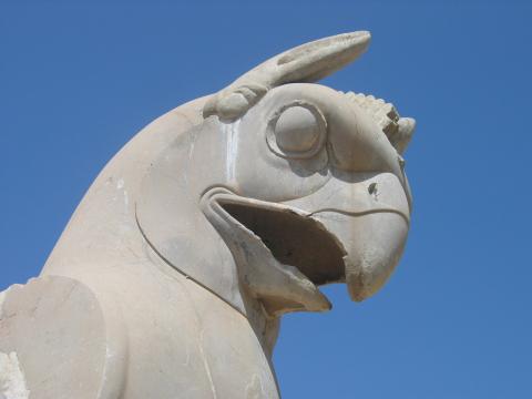 image Detalle de la cabeza de grifo, Persépolis, Irán