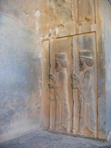 image Detalle de la tumba de Artajerjes II, Persépolis, Irán