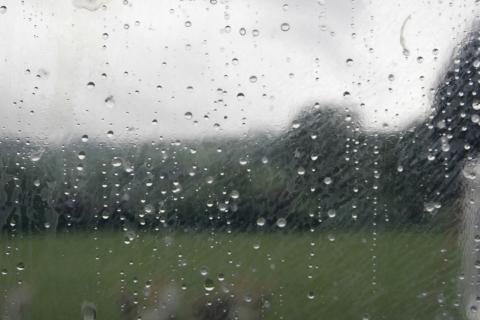 image Lluvia a través de la ventana