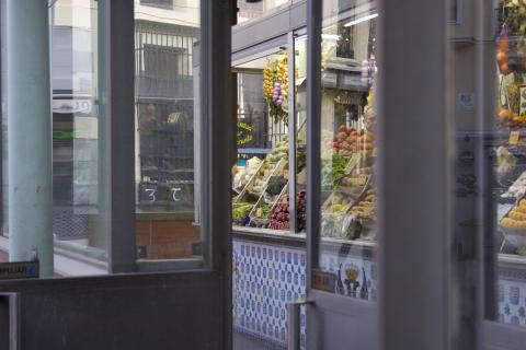 image Frutería en el mercado de San Miguel, Madrid