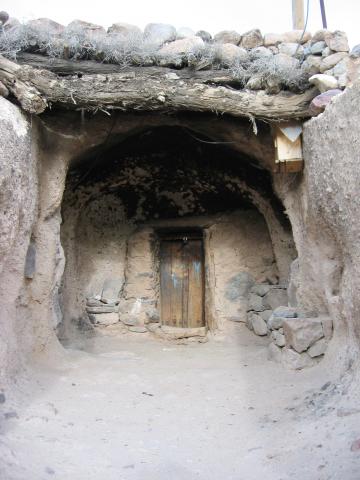 image Acceso a una casa de Maymand, provincia de Kermán, Irán