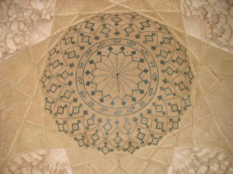 image Interior de cúpula de ladrillos, Kermán, Irán