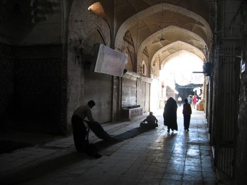 image Comienzo de la actividad en el bazar de Kermán, Irán