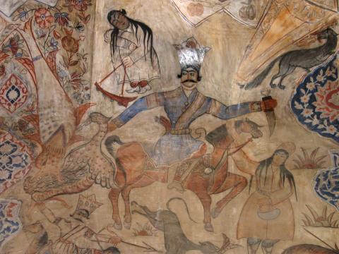 image Detalle de fresco en la entrada a un hamam en el bazar, Kermán, Irán