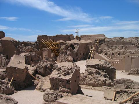 image Obras de reconstrucción de la Ciudadela de Bam, provincia de Kermán, Irán