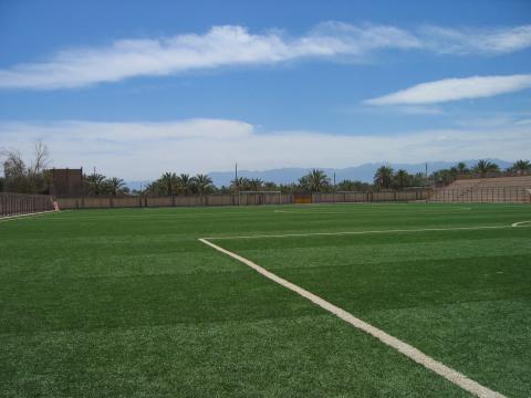 image Campo de fútbol construido con fondos humanitarios en Bam, provincia de Kermán, Irán