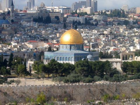 image La Cúpula de la Roca y parte de la ciudad de Jerusalén, Israel