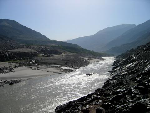 image Atardecer en el río Indo, Pakistán