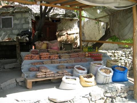 image Puesto de frutos secos, valle de Hunza, Pakistán