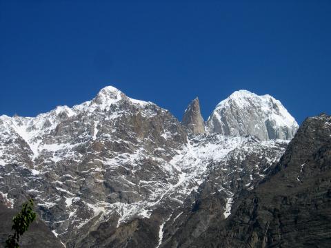 image Vista de Pico Ultar y pirámide del Lady Finger desde Eagle Nest, valle de Hunza, Pakistán