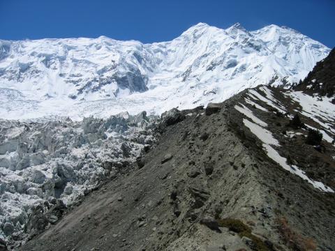 image Arista de entrada al campo base del Rakaposhi, cordillera del Karakorum, Pakistán