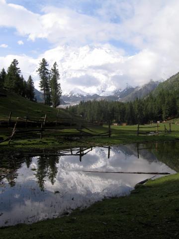 image Reflejo del Nanga Parbat en Fairy Meadow, Pakistán