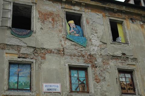 image Edificio pintado en Bratislava, Eslovaquia