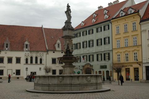 image Plaza mayor de Bratislava, Eslovaquia