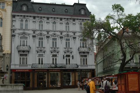 image Casa Palugyay en la plaza mayor, Bratislava, Eslovaquia