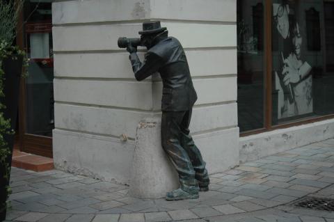 image Escultura de Paparazzi en Bratislava, Eslovaquia