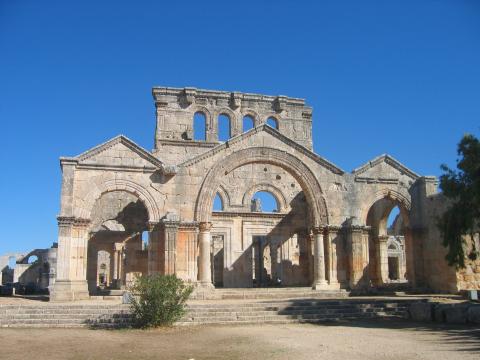 image Fachada principal de la Catedral de San Simeón, Siria