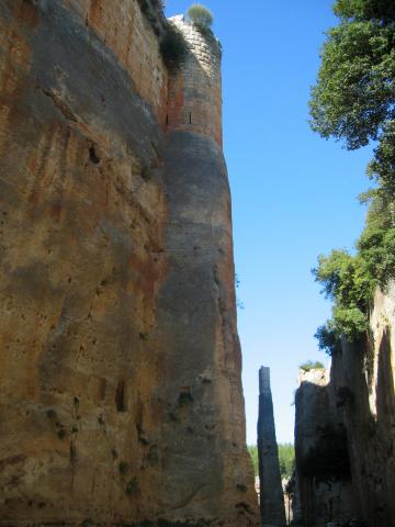 image Muros exteriores del castillo de Saladino, Siria