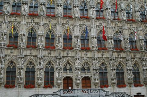 image Detalle de la fachada del ayuntamiento de Lovaina, Bélgica