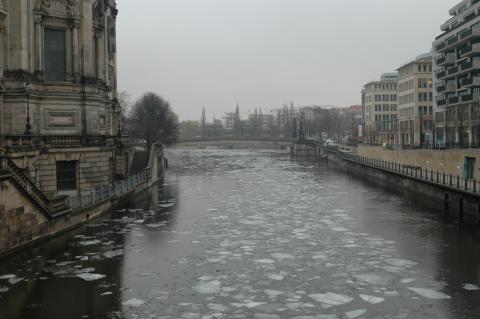 image Hielo en el Spree a su paso por Berlín, Alemania