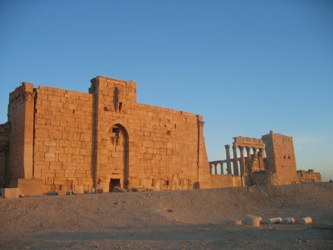 image Atardecer en el Palacio de Bel, Palmira, actual Tadmor, Siria