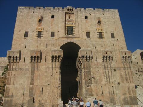 image Entrada a la ciudadela de Alepo, Siria