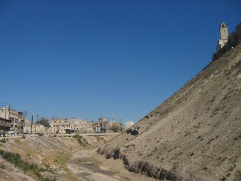 image Muros de la ciudadela de Alepo, Siria