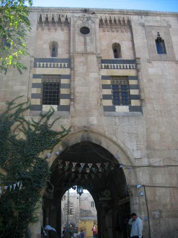image Entrada a la parada de caravanas, Alepo, Siria