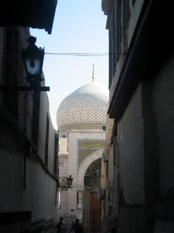 image Exterior del Mausoleo de Roqai´ya desde un callejón anexo, Ciudad Vieja de Damasco, Siria