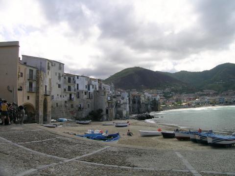 image Casas de Cefalú junto al mar, Sicilia, Italia