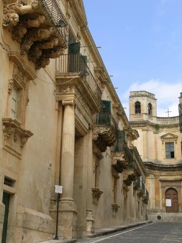 image Palacio Nicolaci Villadorata en Noto, Sicilia, Italia