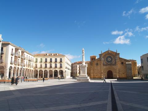 image Plaza Mayor o El Grande y la iglesia de San Pedro, Ávila