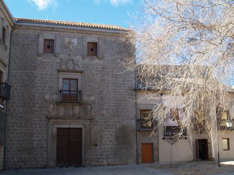 image Fachada del Palacio de los Serrano, Ávila