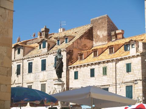 image Estatua de Iván Gundulic, Dubrovnik, Croacia