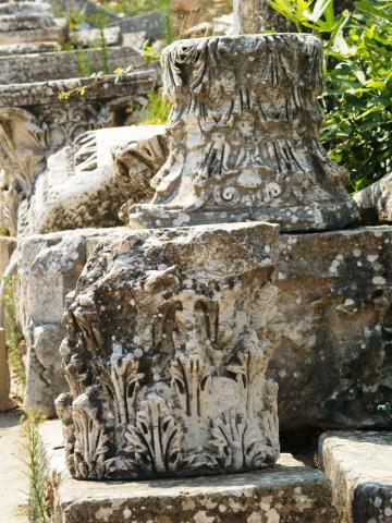 image Capiteles corintios, Éfeso, Turquía