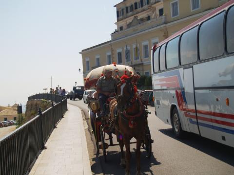 image Coche de caballos, Corfú, Grecia