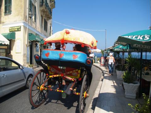 image Coche de caballos, Corfú, Grecia