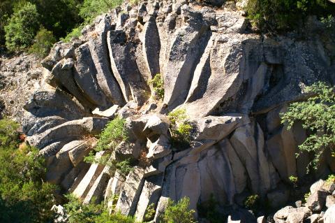 image "La rosa en la piedra", diaclasado radial en roca volcánica en el Parque Nacional de Las Cañadas del Teide, Tenerife
