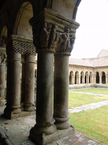 image Columnas de la Colegiata de Santillana del Mar, Cantabria