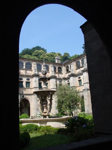 image Fuente del monasterio de Samos, Lugo