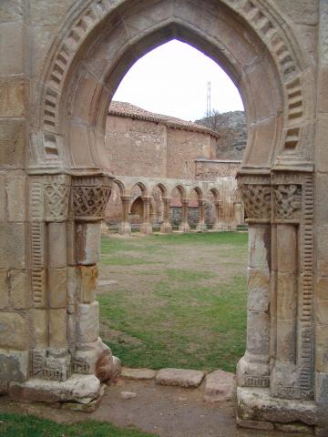 image Puerta del claustro del monasterio de San Juan de Duero, Soria