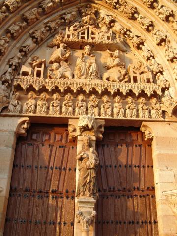 image Detalle de la portada sur de Santa María la Real, Sasamón, Burgos