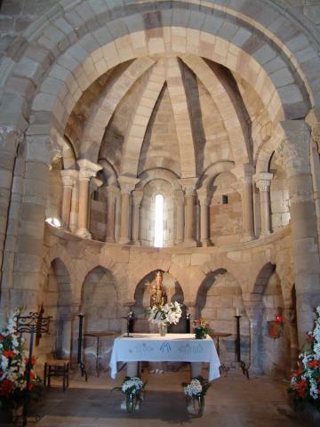 image Interior de Santa María de Eunate, Navarra