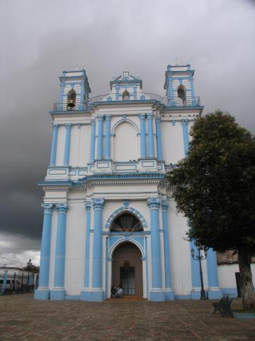 image Construcción bicolor en San Cristóbal de las Casas, Chiapas, México
