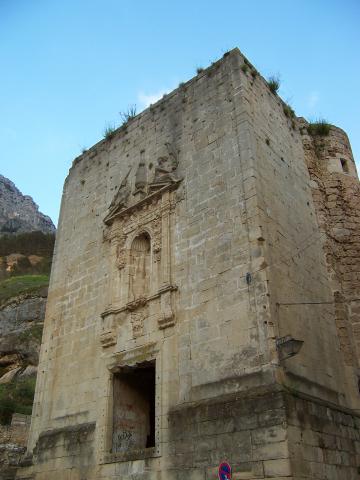 image Torreón en las ruinas de la plaza de Santa María de Cazorla, Jaén
