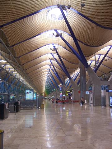 image Interior de la Terminal 4 del aeropuerto de Barajas, Madrid
