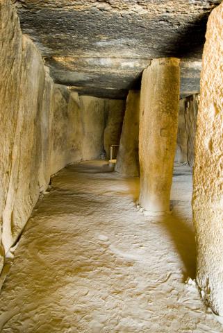 image Lateral izquierdo del Dolmen de Menga, Antequera, Málaga