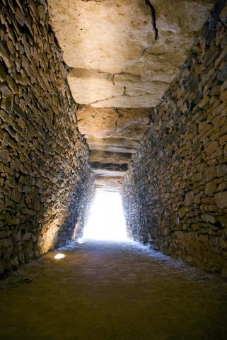image Pasillo de entrada formado por pequeñas piedras en sus muros y losas para el techo, Dolmen de El Romeral, Antequera, Málaga