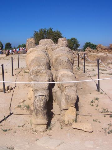 image Templo de Zeus Olímpico en Agrigento, Sicilia, Italia